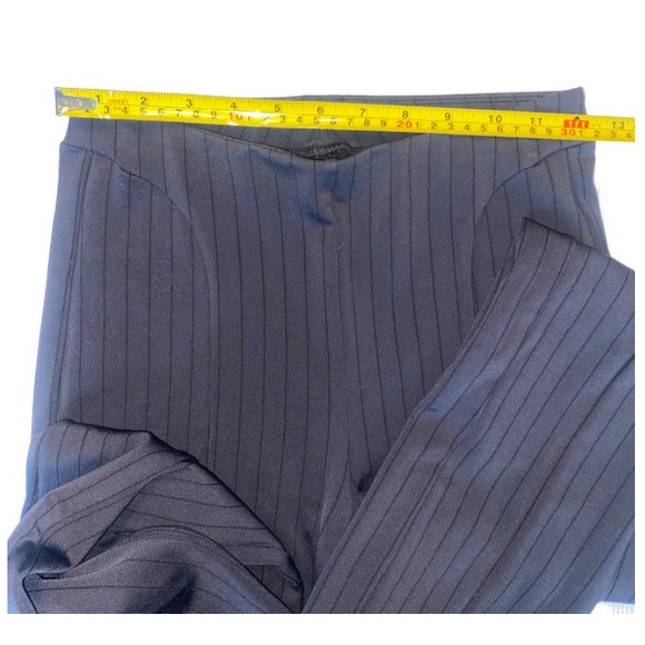 ALO YOGA BLACK HIGH-WAIST PINSTRIPE ZIP IT FLARE LEGGING - Picture 4 of 5